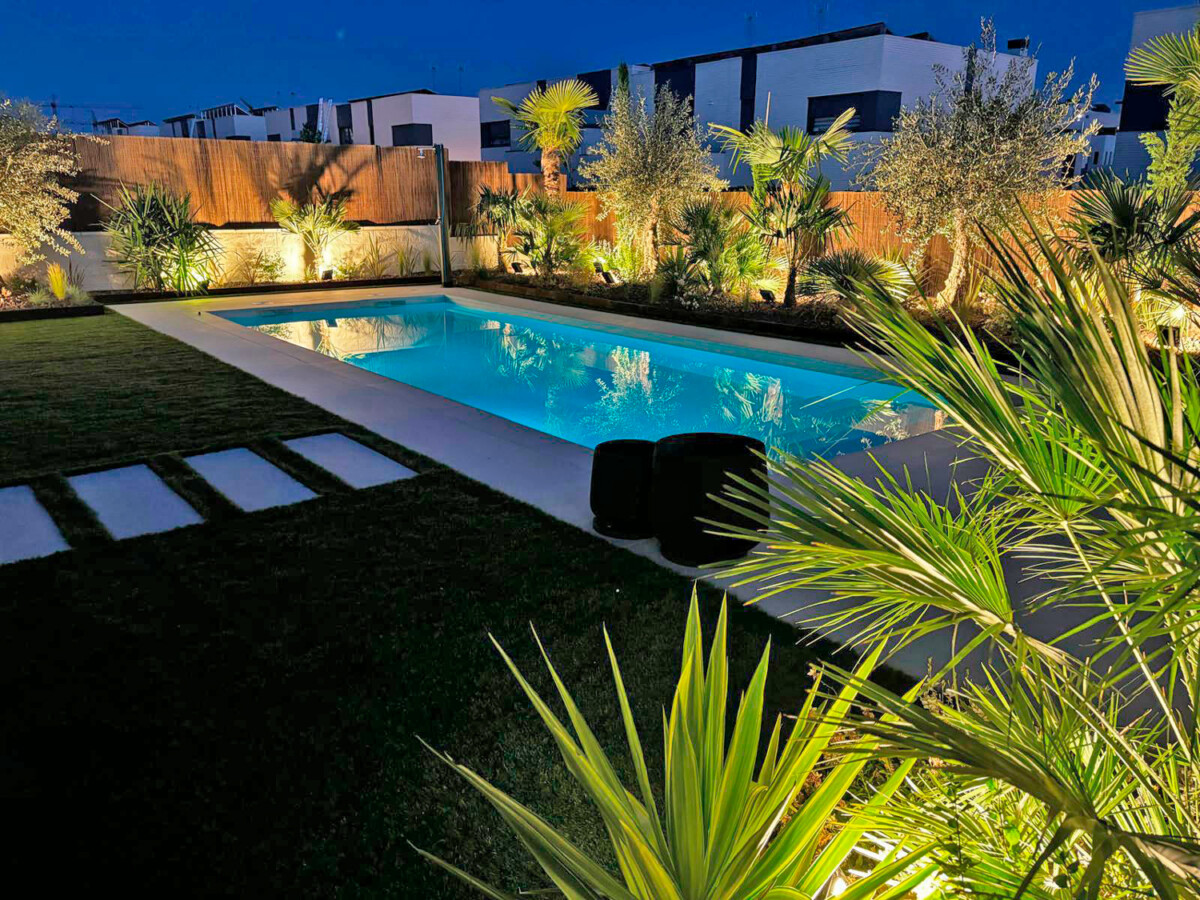 Piscina White Stone.